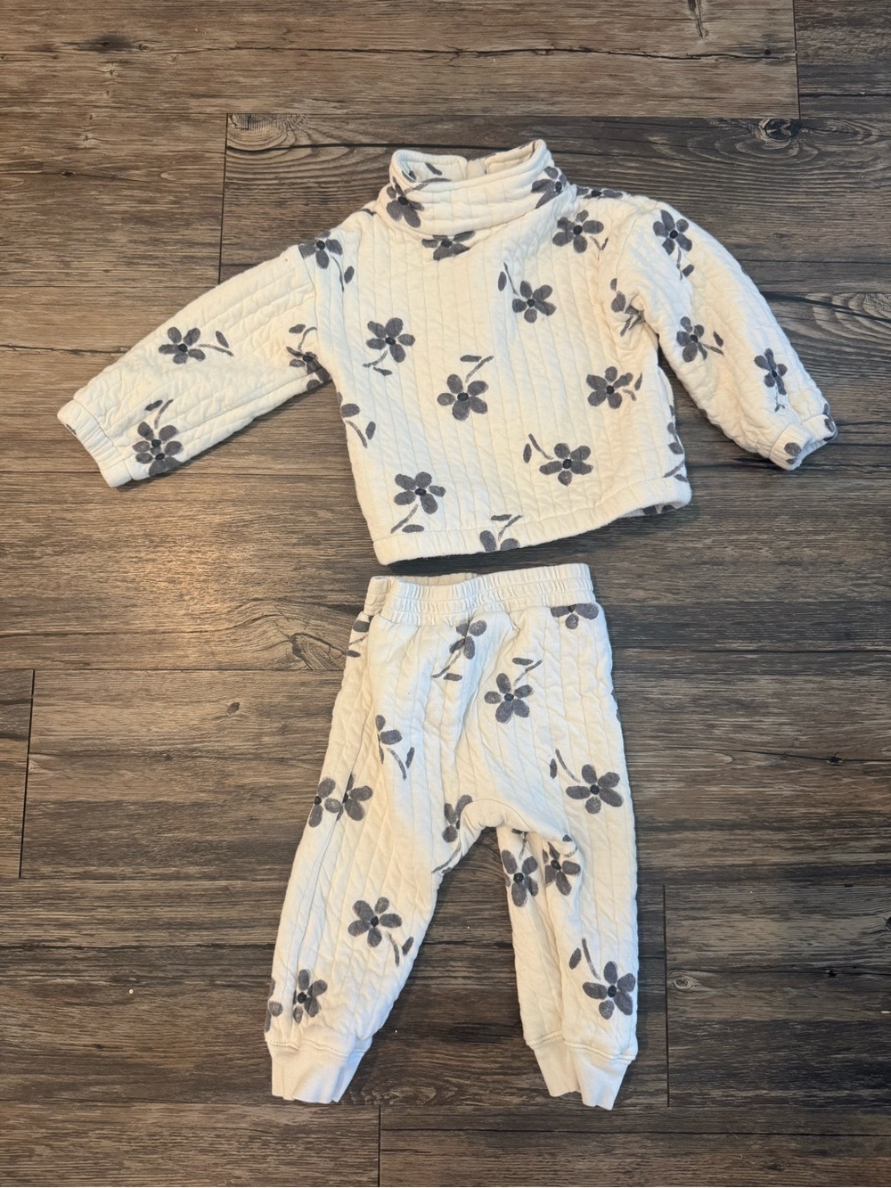 Carter's Cream Quilted Sweatshirt Set with Gray Floral Print - Picture 6 of 7